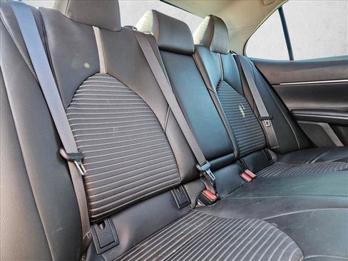 Used 2018 Toyota Camry SE image 21