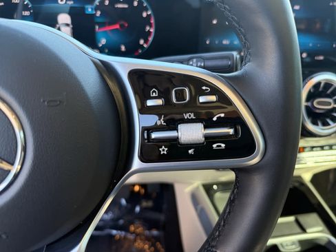 Certified 2022 Mercedes-Benz GLB 250 4MATIC image 23
