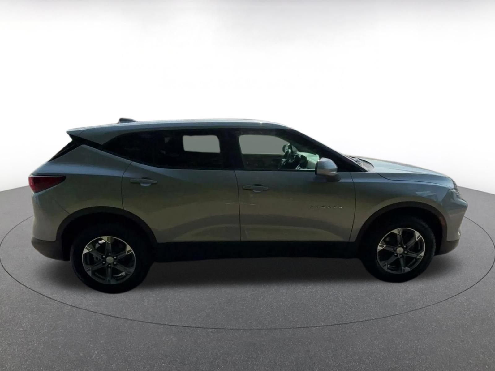 Used 2025 Chevrolet Blazer LT FWD image 15