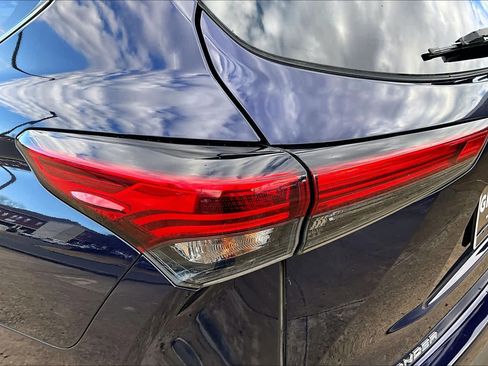 Used 2022 Toyota Highlander XLE image 28
