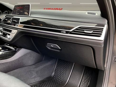 Used 2019 BMW 740i xDrive w/ M Sport Package AWD/4WD image 28