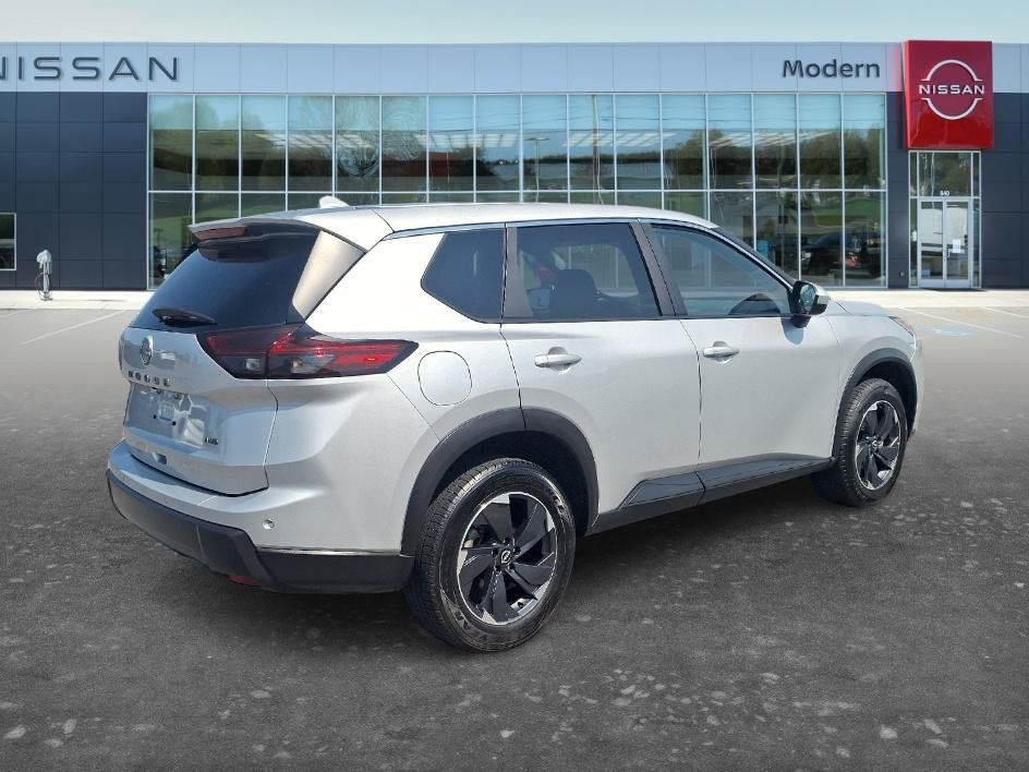 Certified 2025 Nissan Rogue SV AWD/4WD image 5