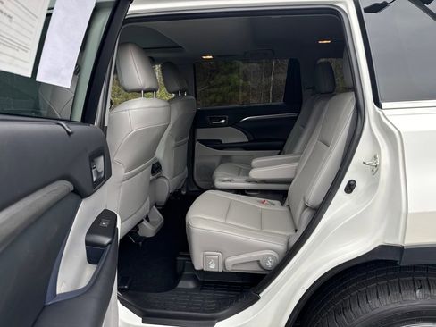 Used 2019 Toyota Highlander Limited image 29