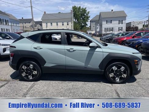 Used 2024 Hyundai Kona SEL AWD/4WD image 3