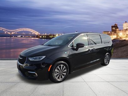 Used 2024 Chrysler Pacifica Limited