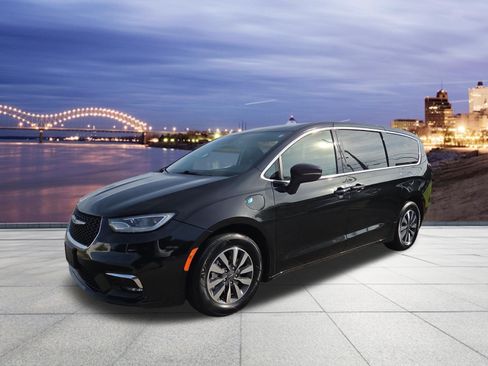 Used 2024 Chrysler Pacifica Limited FWD image 1