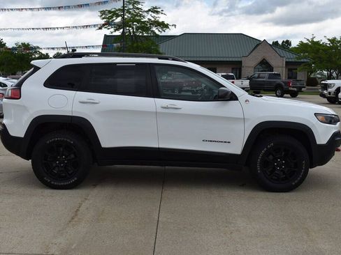 Used 2019 Jeep Cherokee Trailhawk AWD/4WD image 2