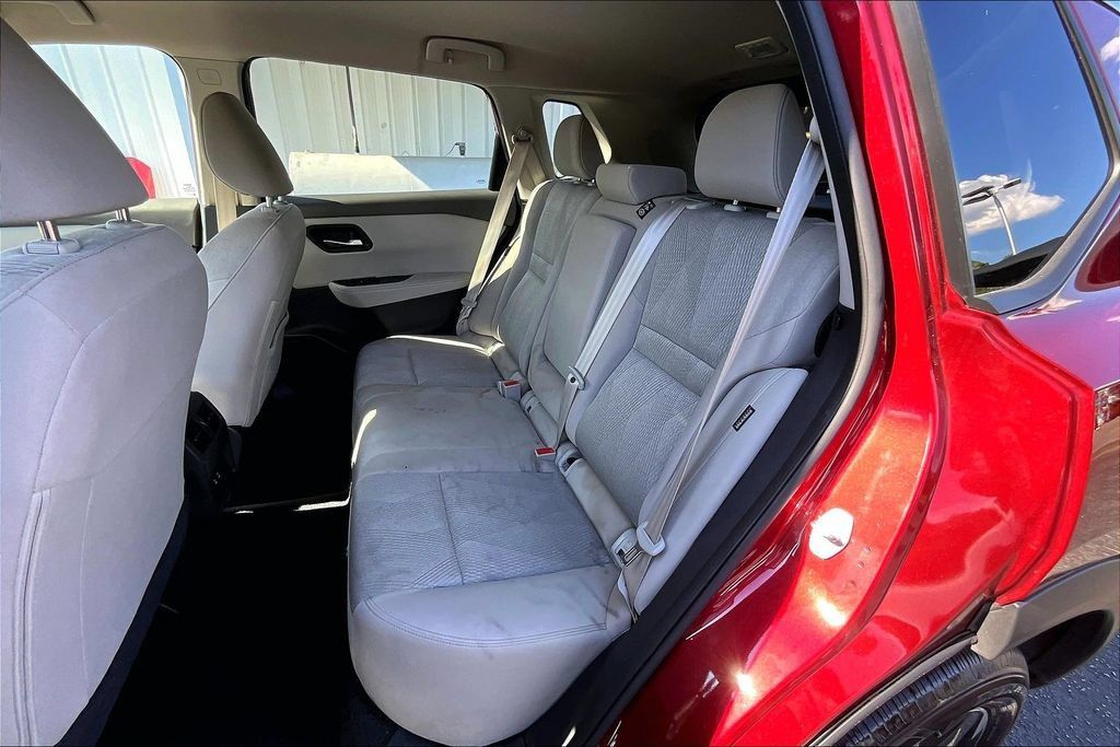 Used 2025 Nissan Rogue SV FWD image 21