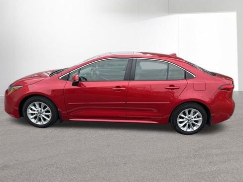 Certified 2021 Toyota Corolla XLE image 3