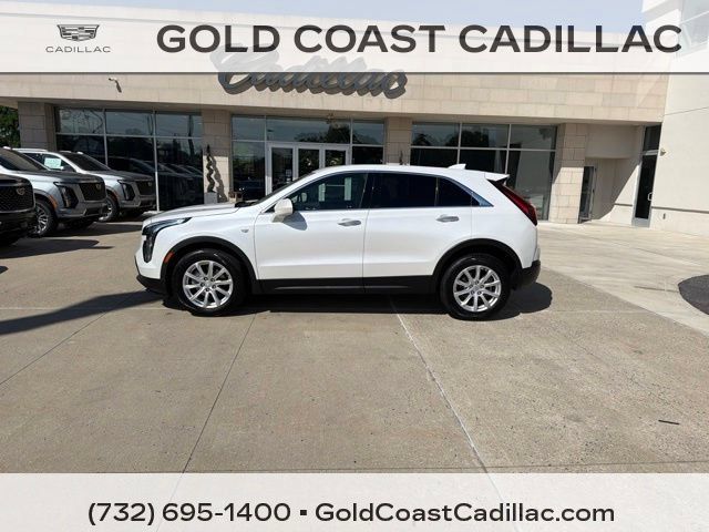 Used 2021 Cadillac XT4 Luxury w/ Cold Weather Package FWD image 2