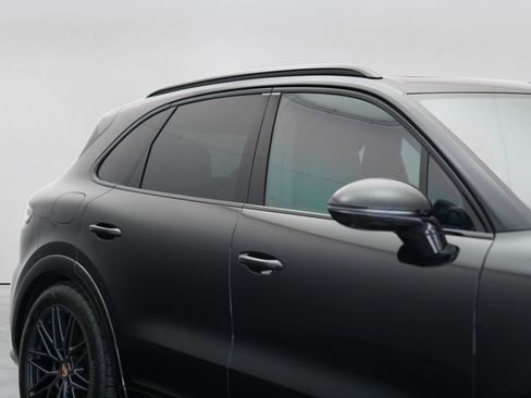 Used 2025 Porsche Cayenne GTS AWD/4WD image 4