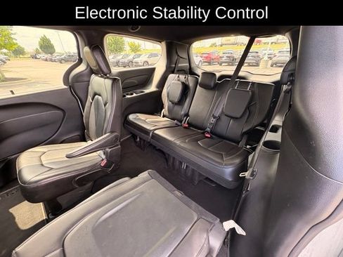 Used 2025 Chrysler Pacifica Select FWD image 14