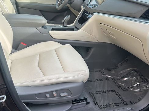 Used 2017 Cadillac XT5 Luxury w/ Driver Awareness Package image 29