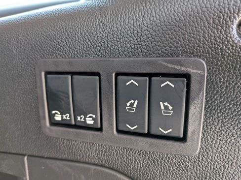 Used 2018 Chevrolet Suburban LT w/ LT Signature Package AWD/4WD image 14