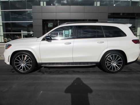 Used 2022 Mercedes-Benz GLS 450 4MATIC image 3