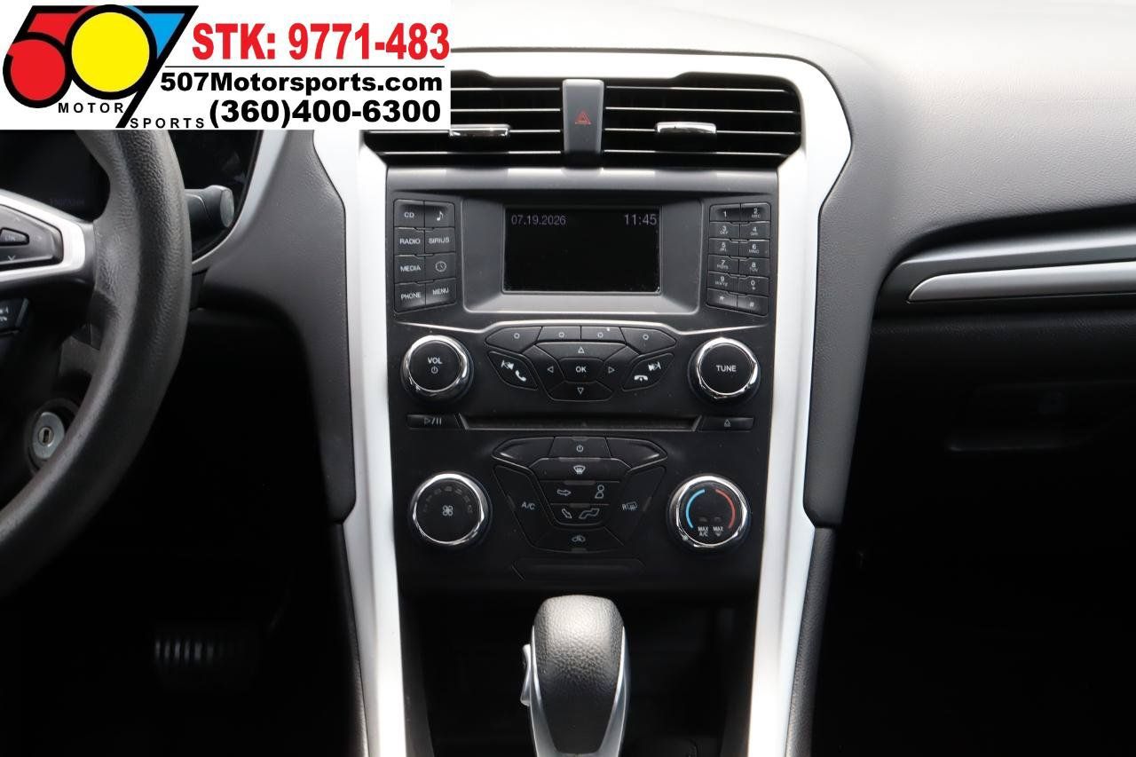 Used 2014 Ford Fusion SE FWD image 18