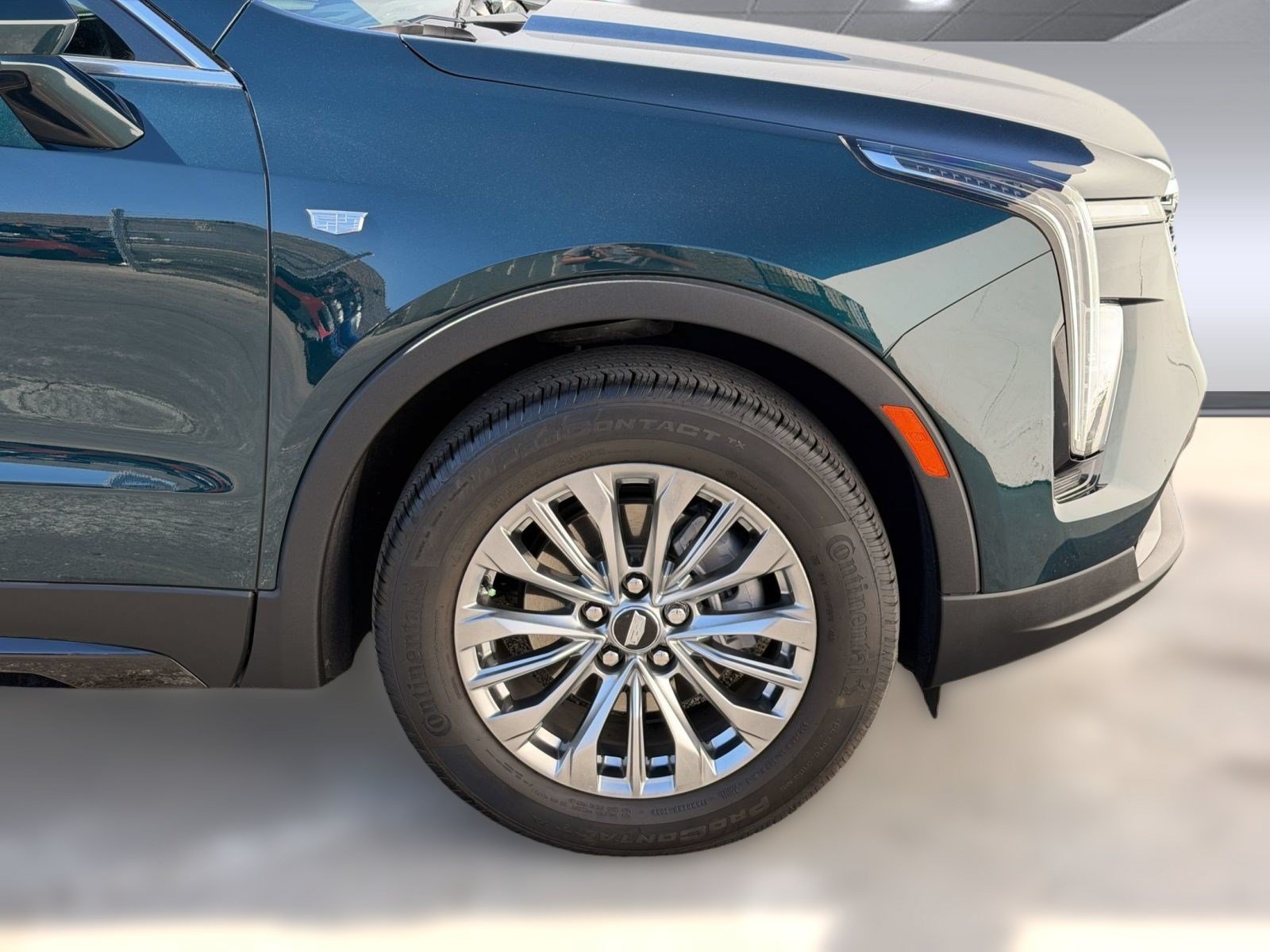 Used 2025 Cadillac XT4 Premium Luxury FWD image 12