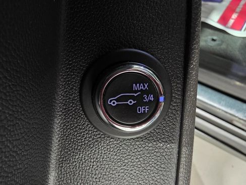 Used 2021 Chevrolet Traverse LT image 35