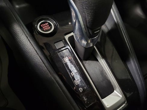 Used 2020 Nissan Kicks S image 16