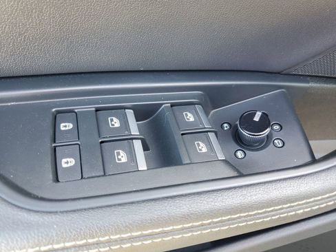 Used 2023 Audi e-tron Premium image 21