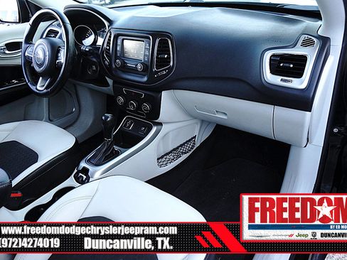 Used 2018 Jeep Compass Latitude FWD image 12