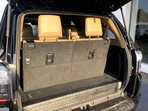 Used 2014 Toyota 4Runner SR5 Premium image 31