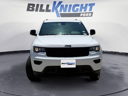 Used 2019 Jeep Grand Cherokee Laredo AWD/4WD image 8