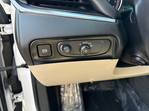 Used 2018 Buick Enclave Premium w/ Experience Buick Package FWD image 20