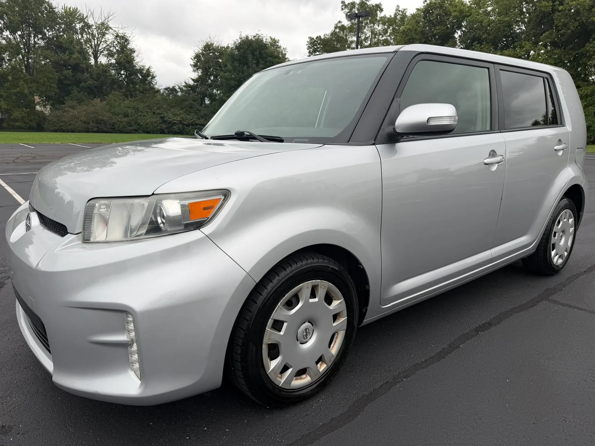 Used 2015 Scion xB FWD image 1