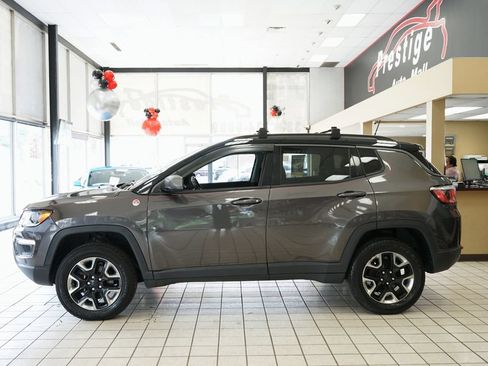 Used 2018 Jeep Compass Trailhawk w/ Leather Interior Group AWD/4WD image 3