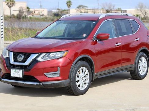 Used 2018 Nissan Rogue SV image 3