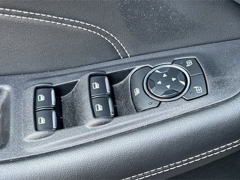 Used 2024 Ford Edge Titanium image 12