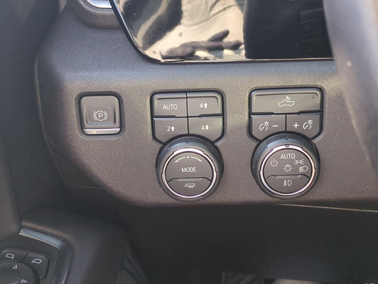 Used 2023 Chevrolet Silverado 1500 RST w/ Z71 Off-Road Package AWD/4WD image 18