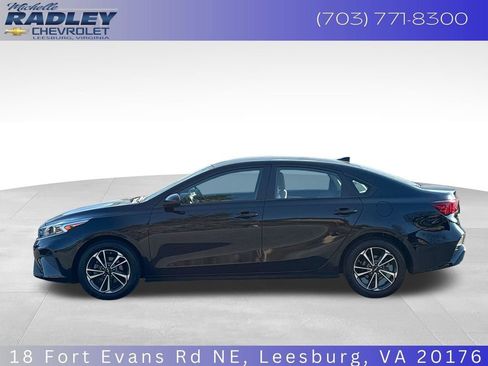 Used 2023 Kia Forte LXS image 2