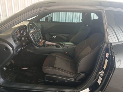 Used 2023 Dodge Challenger SXT RWD image 27