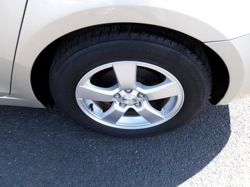 Used 2015 Chevrolet Cruze LT image 22