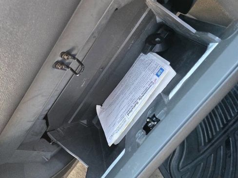 Used 2004 Chevrolet Colorado 2WD Extended Cab w/ Comfort Convenience Package image 33