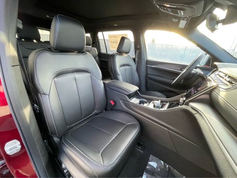 New 2025 Jeep Grand Cherokee L Limited image 30