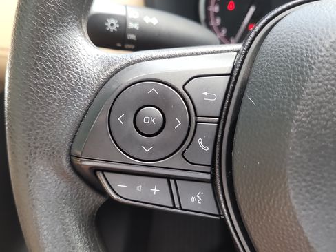 Certified 2025 Toyota RAV4 LE FWD image 27