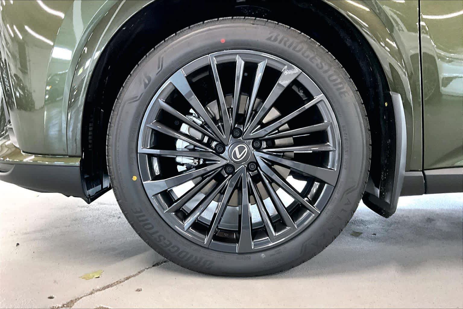 New 2026 Lexus RX 450h AWD image 12