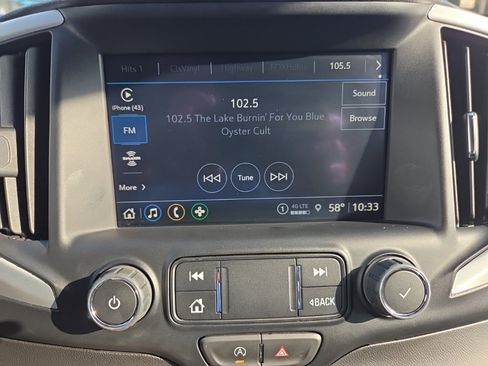 Used 2024 GMC Terrain SLT image 24