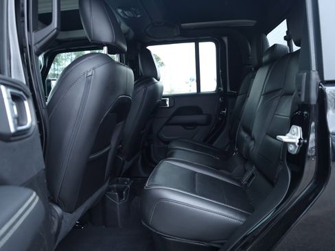 Used 2023 Jeep Gladiator Overland w/ Popular Equipment Package image 13