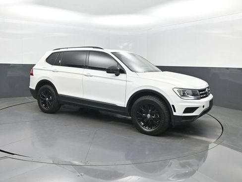Used 2020 Volkswagen Tiguan SE FWD image 35
