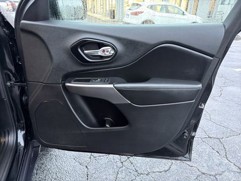 Used 2021 Jeep Cherokee Latitude image 14