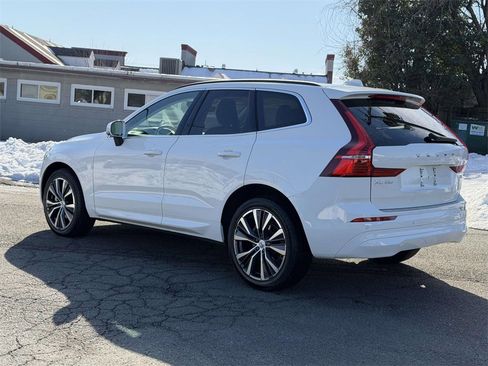 Used 2022 Volvo XC60 B5 Momentum w/ Protection Package Premier image 22