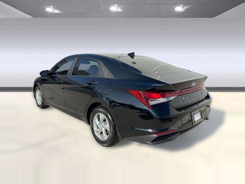 Used 2023 Hyundai Elantra SE image 3