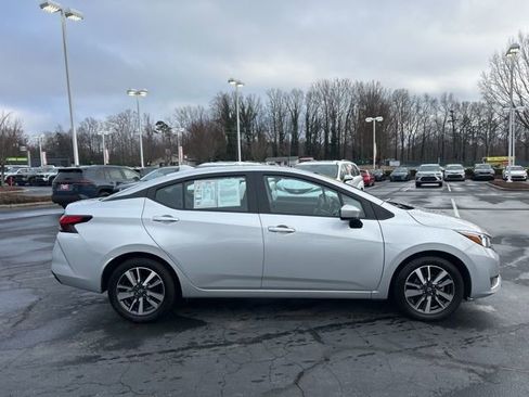 Used 2024 Nissan Versa SV image 4
