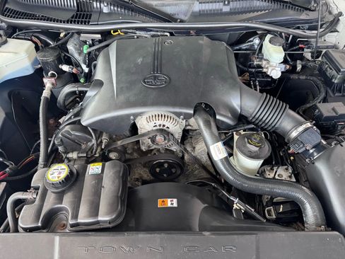 Used 2002 Lincoln Town Car Executive image 34