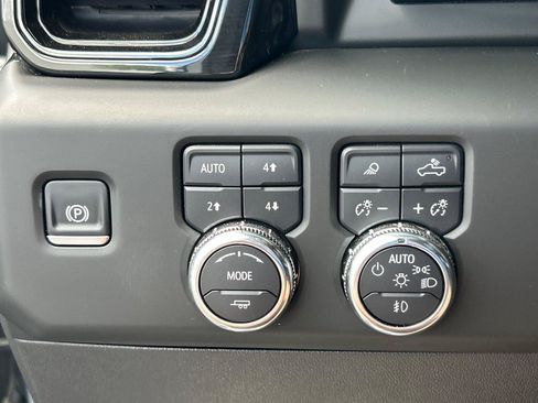 Used 2025 GMC Sierra 1500 AT4 w/ AT4 Premium Package AWD/4WD image 30
