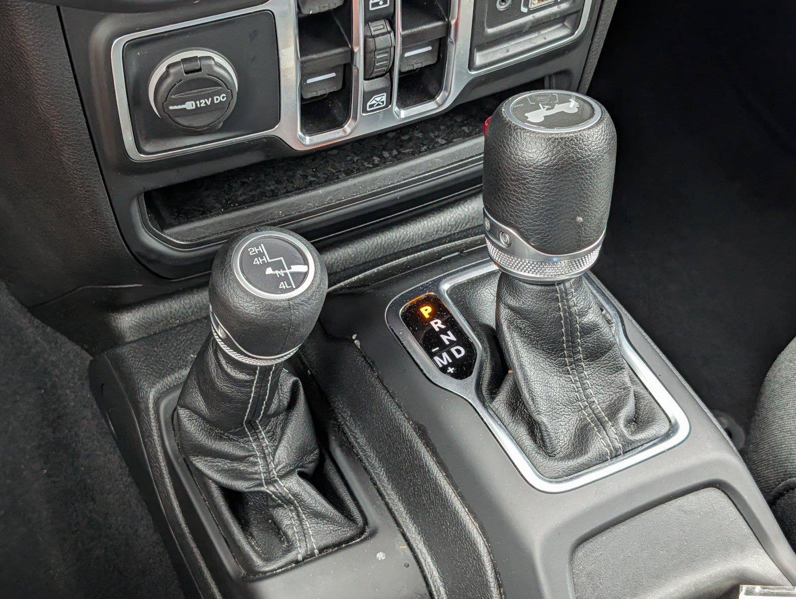 Used 2025 Jeep Wrangler Unlimited Sahara AWD/4WD image 19